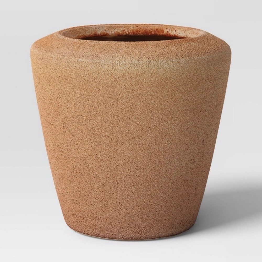 NWT 8" Indoor/Outdoor Earthenware Weathered
Planter Tan-Threshold w/Studio McGee